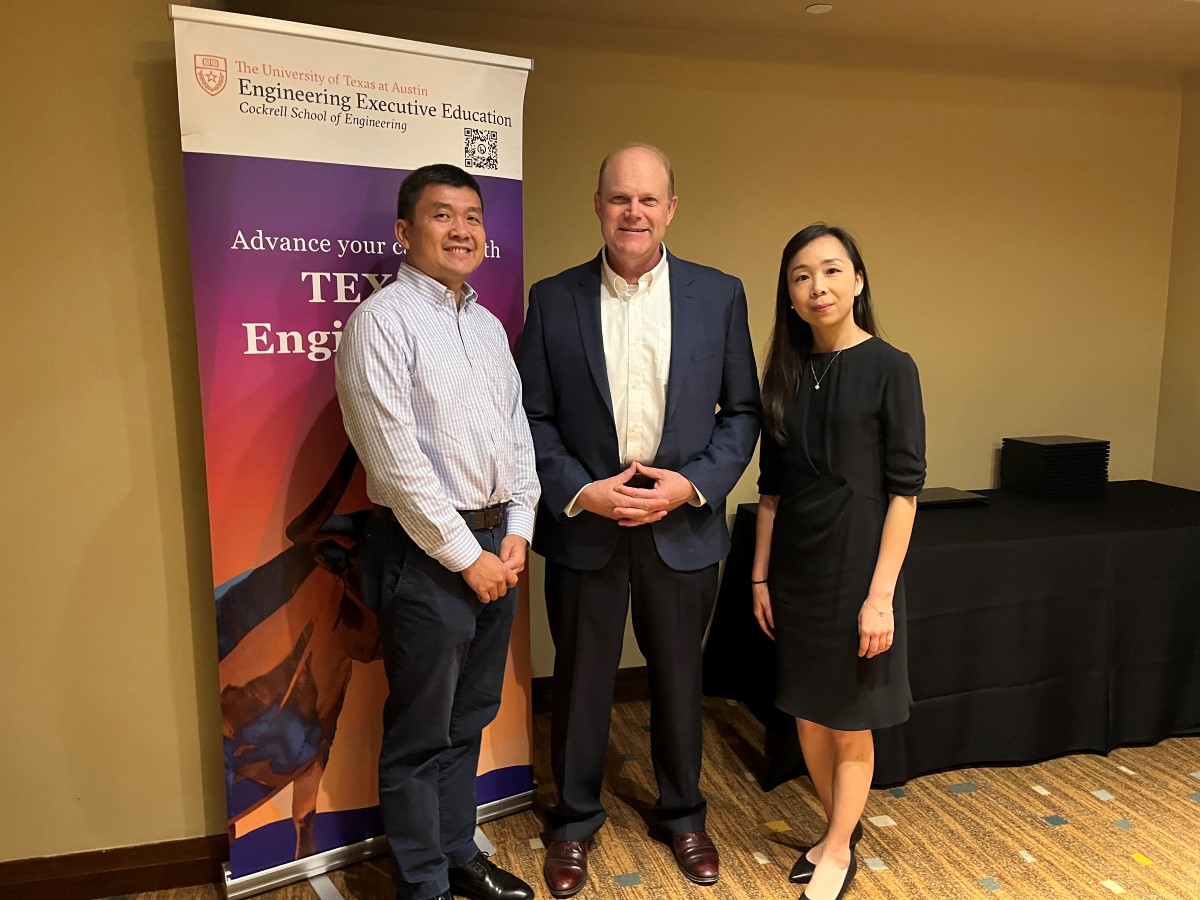 The University of Texas at Austin Texas Engineering Executive Education (TxEEE) graduates Zhenxing Xi and Wei Yan