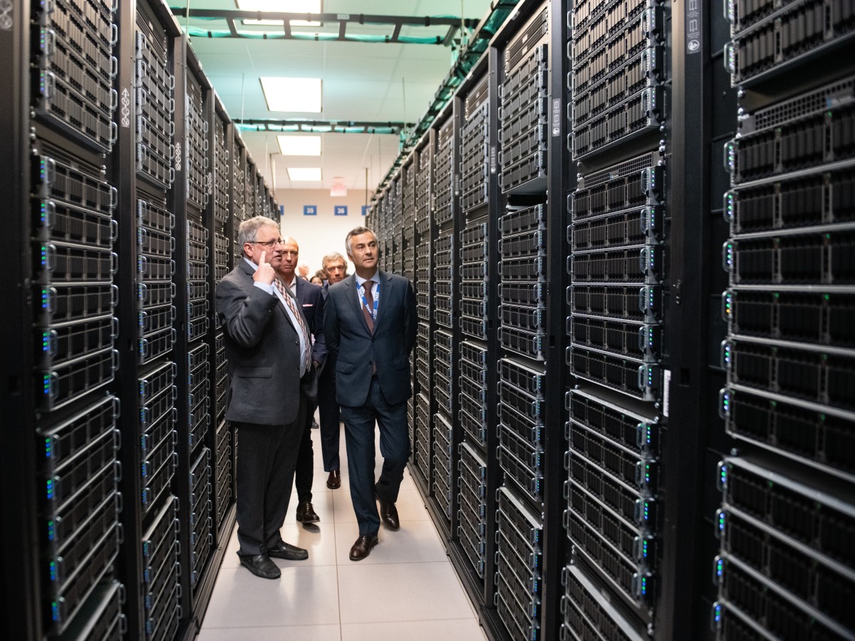 Texas Engineers give Portuguese government officials a tour of UT facilities. 