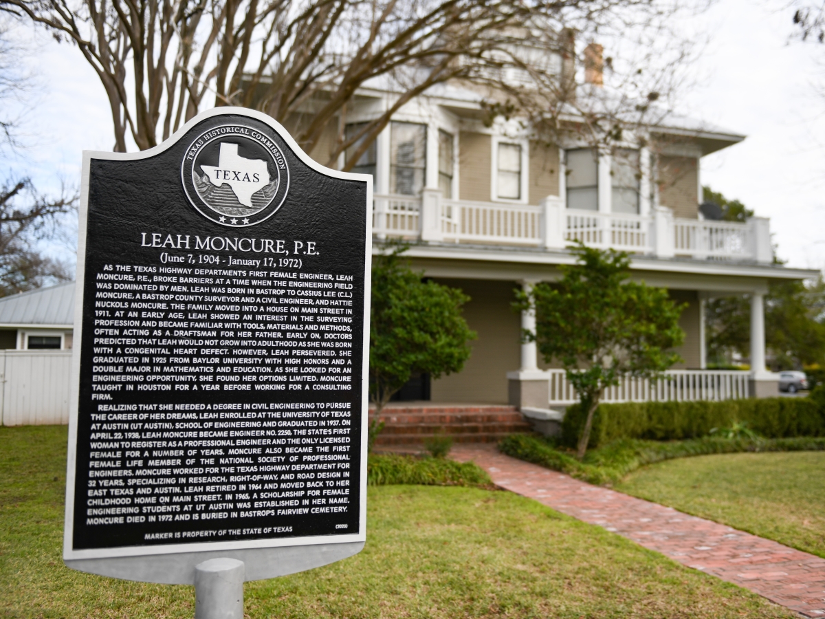 Historic marker outside Texas Engineering alumna Leah Moncure's childhood home.