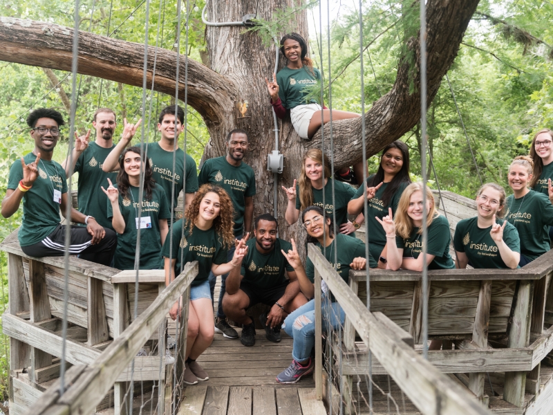 Texas engineering students from Leadershape smiling and doing hook 'em horns