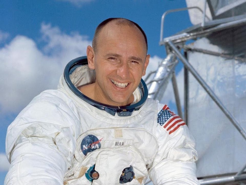 Texas Engineering alumnus Alan Bean