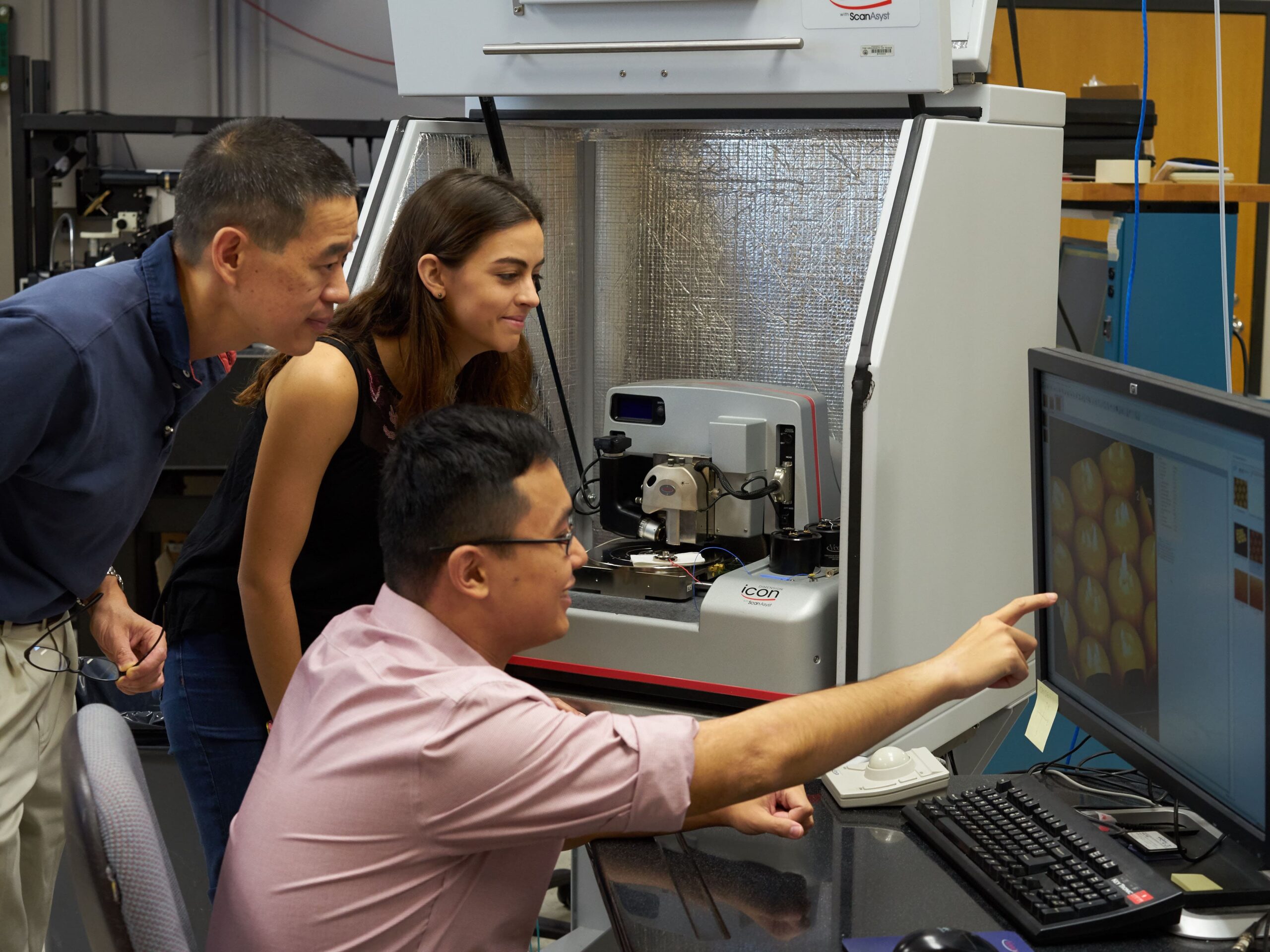 Cockrell School of Engineering professor and new Center for Dynamics and Control of Materials director Edward Yu (left) with undergraduate student Cassandra Huff and graduate student Zhongjian Zhang.