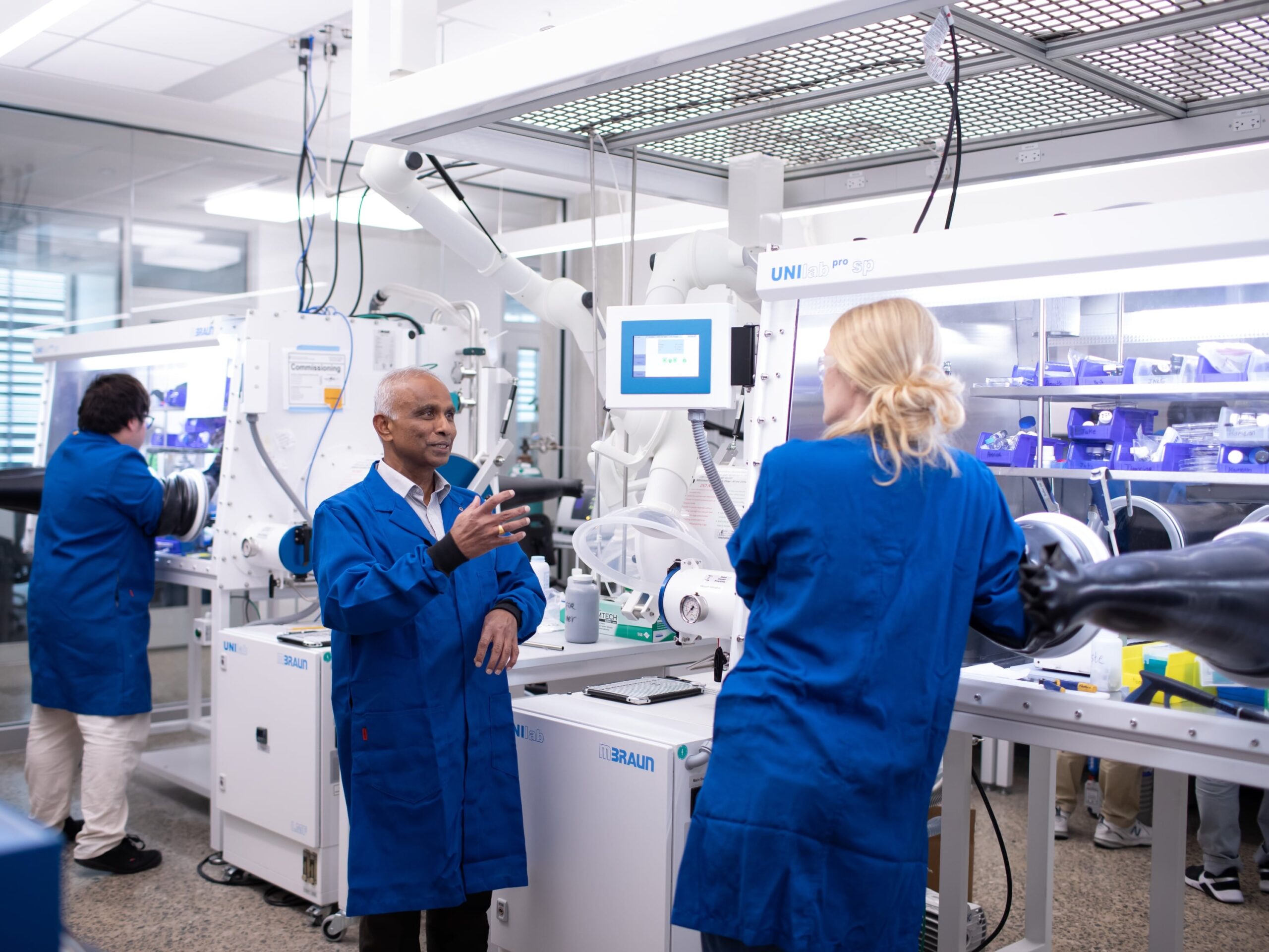 Texas Engineering Arumugam Manthiram in his battery lab with students