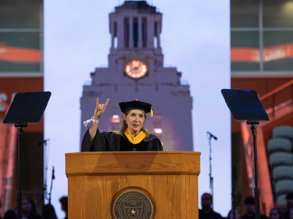 Cockrell School alumna Jeannie Leavitt gives commencement speech