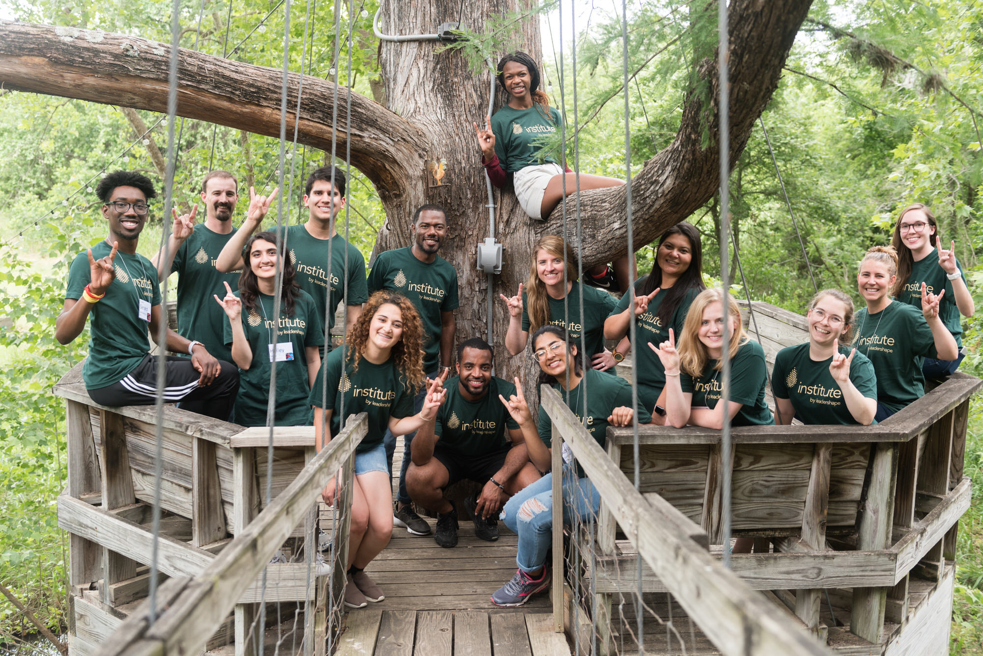 Texas engineering students from Leadershape smiling and doing hook 'em horns