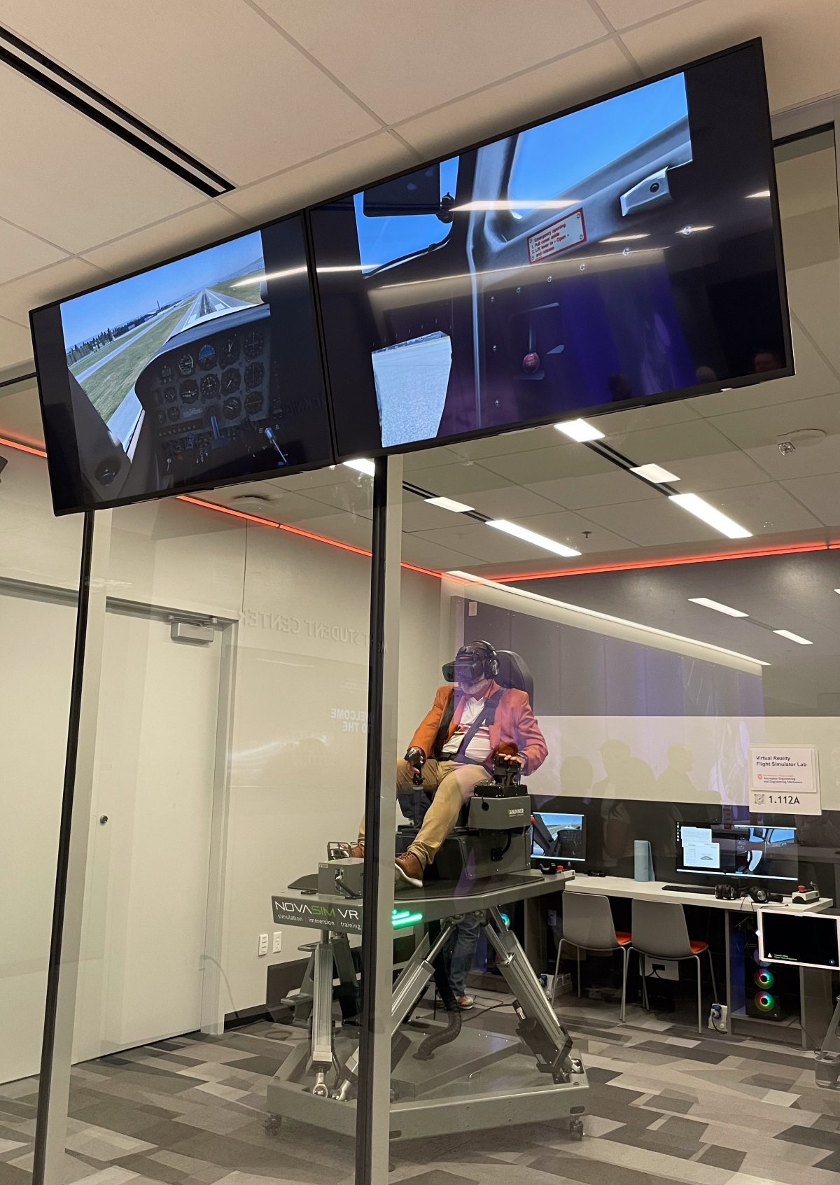 Texas Engineering alumnus Dan Deans on a virtual reality flight simulator.