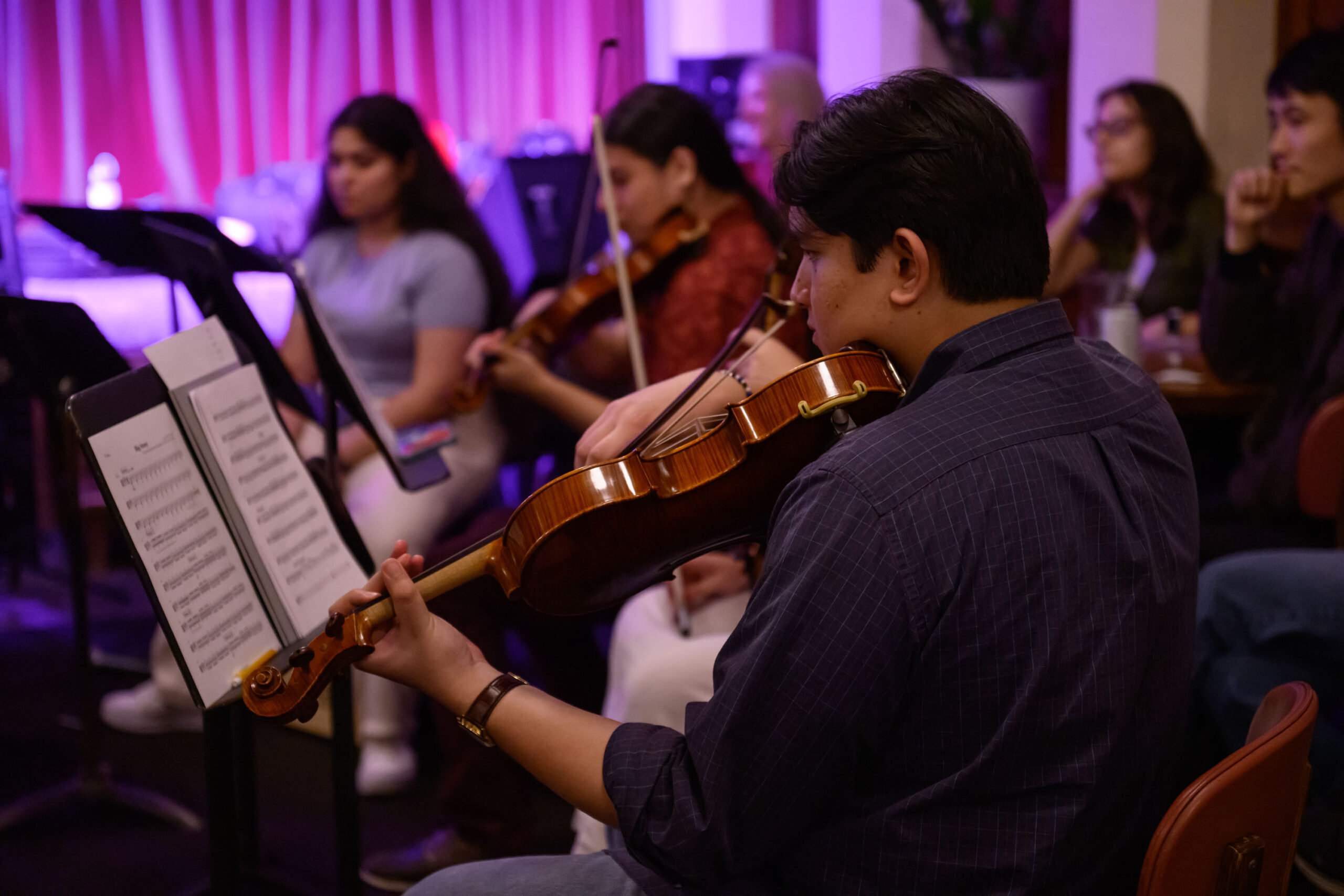 Texas Engineering students and musicians at a small concert with singer-songwriter Darden Smith