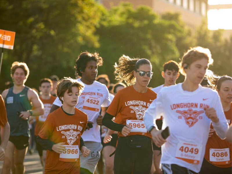 UT Austin students running in group at Longhorn Run event