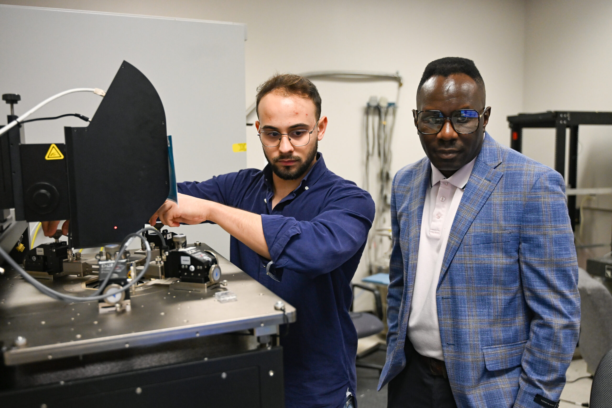 UT Austin Portugal Visiting Researcher Vicente Lopes and UT Professor Deji Akinwande