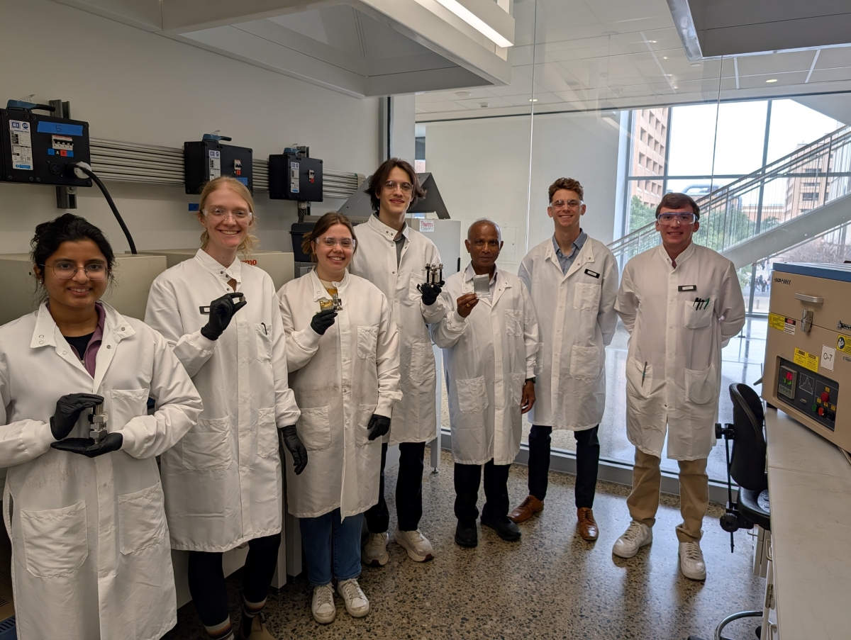 Texas Engineer Arumugam Manthiram in his lab with students.