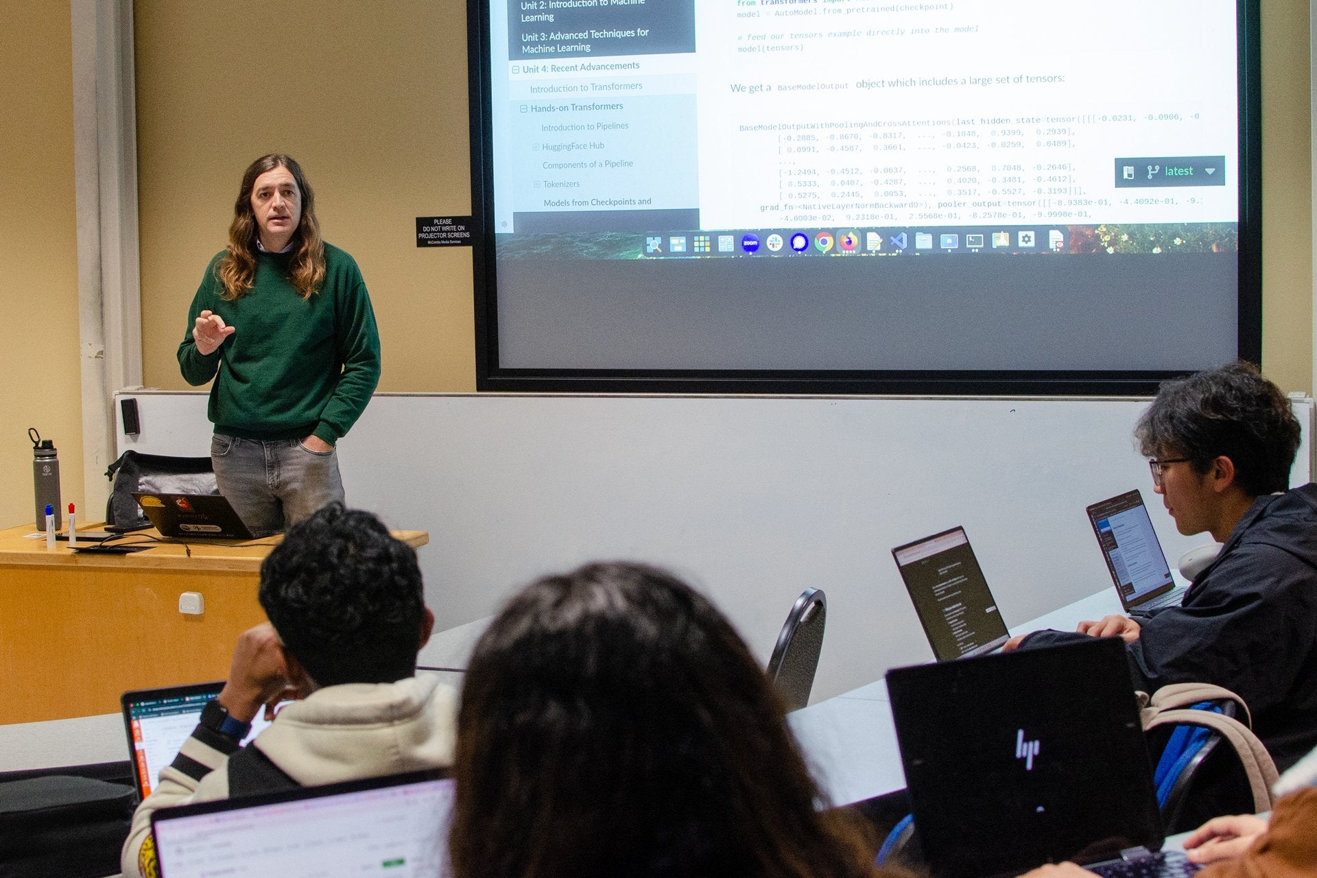 TACC's Joe Stubbs lectures on intelligent systems to class of students