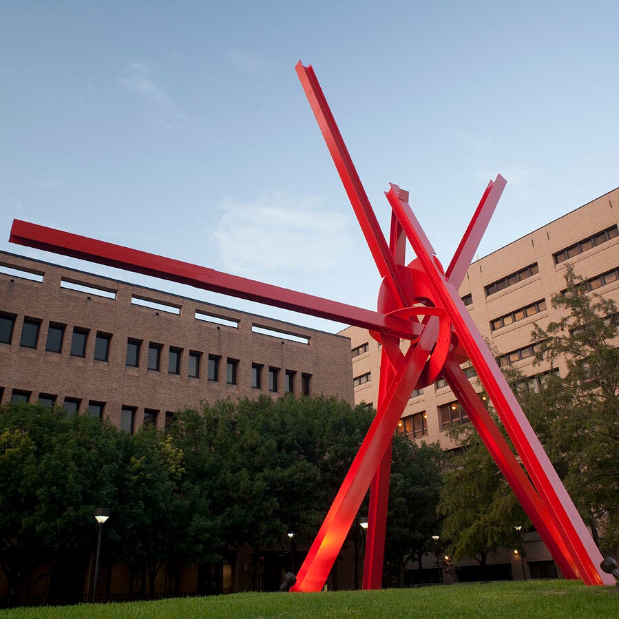 Mark di Suvero, Clock Knot, 2007. Photo by Nathan Termansen. Courtesy of Landmarks, the public art program of The University of Texas at Austin.