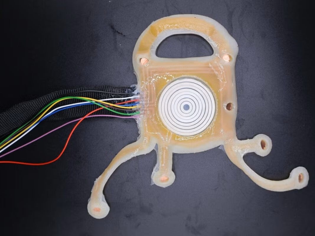 A sleep monitoring device that non-invasively helps people improve REM sleep.