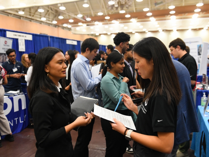 Texas Engineering student talking to recruiter at Engineering Expo